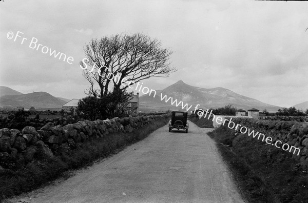 MOURNE MOUNTAINS SLIEVE BINNIAN FROM KILKEEL ROAD